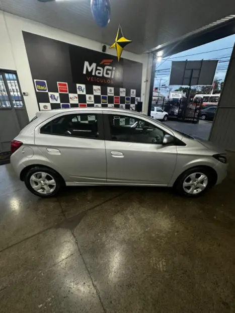 CHEVROLET Onix Hatch 1.4 4P FLEX LT, Foto 6