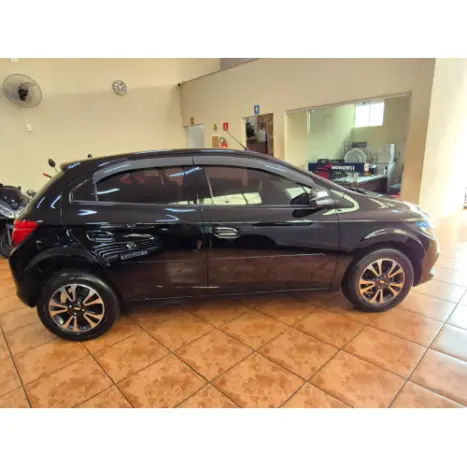 CHEVROLET Onix Hatch 1.4 4P FLEX LTZ, Foto 6