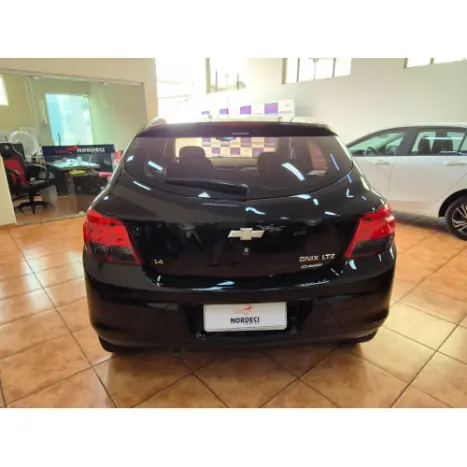 CHEVROLET Onix Hatch 1.4 4P FLEX LTZ, Foto 8
