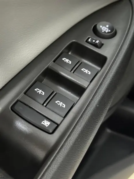 CHEVROLET Onix Hatch 1.0 12V 4P FLEX PREMIER 2 TURBO AUTOM�TICO, Foto 8