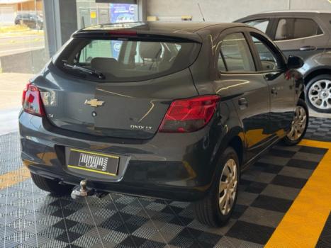 CHEVROLET Onix Hatch 1.4 4P FLEX LT, Foto 2