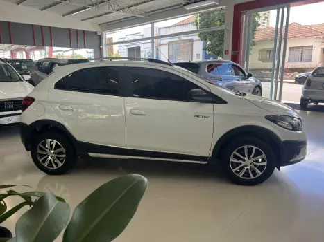 CHEVROLET Onix Hatch 1.4 4P FLEX ACTIV AUTOM�TICO, Foto 3