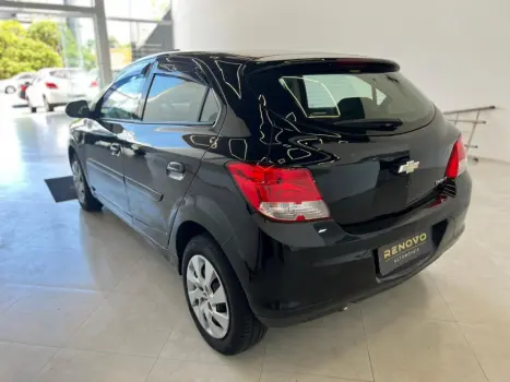 CHEVROLET Onix Hatch 1.4 4P FLEX LT, Foto 6