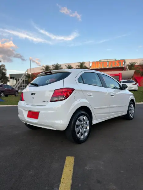 CHEVROLET Onix Hatch 1.4 4P FLEX LT, Foto 5