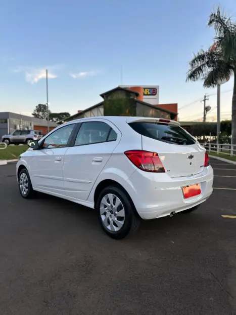 CHEVROLET Onix Hatch 1.4 4P FLEX LT, Foto 8