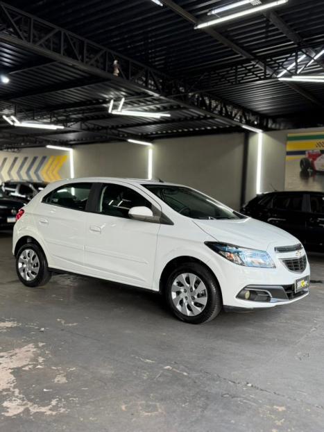 CHEVROLET Onix Hatch 1.4 4P FLEX LT, Foto 2