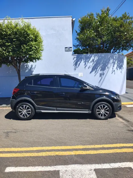 CHEVROLET Onix Hatch 1.4 4P FLEX ACTIV AUTOM�TICO, Foto 3