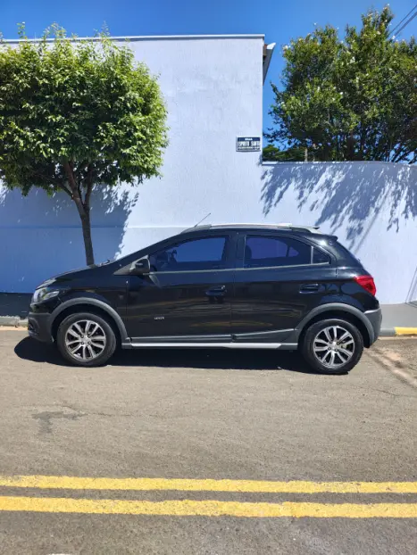 CHEVROLET Onix Hatch 1.4 4P FLEX ACTIV AUTOM�TICO, Foto 4