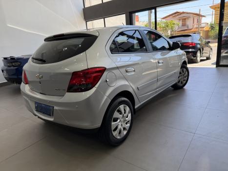 CHEVROLET Onix Hatch 1.4 4P FLEX LT, Foto 5