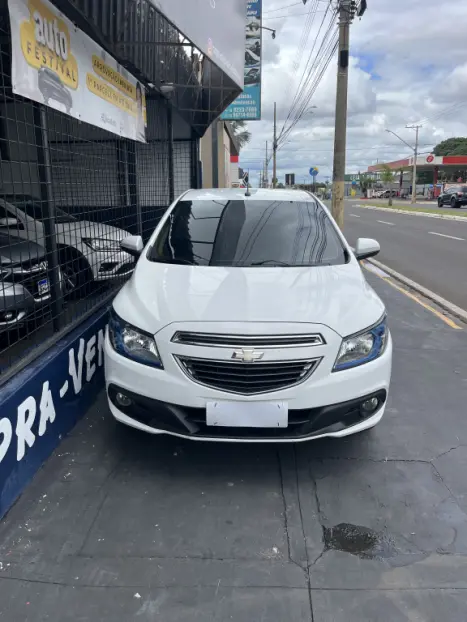 CHEVROLET Onix Hatch 1.4 4P FLEX LT, Foto 4