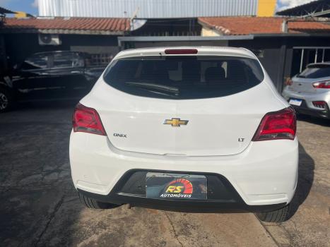 CHEVROLET Onix Hatch 1.4 4P FLEX LT AUTOM�TICO, Foto 5