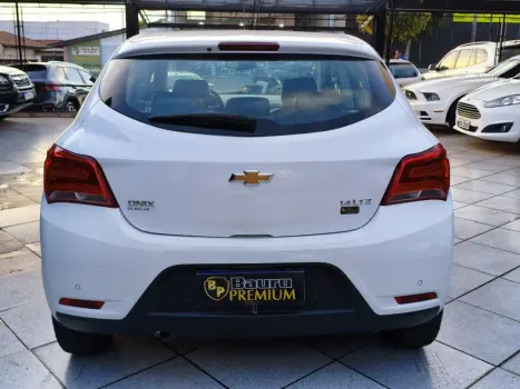 CHEVROLET Onix Hatch 1.4 4P FLEX LTZ, Foto 2