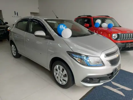 CHEVROLET Onix Hatch 1.4 4P FLEX LT AUTOM�TICO, Foto 2