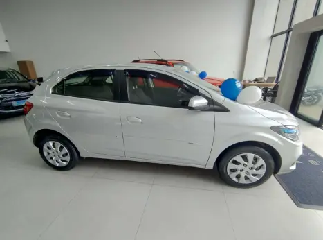CHEVROLET Onix Hatch 1.4 4P FLEX LT AUTOM�TICO, Foto 10
