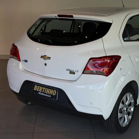 CHEVROLET Onix Hatch 1.4 4P FLEX LT, Foto 11