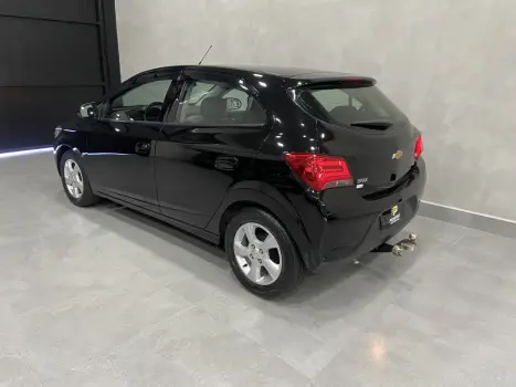 CHEVROLET Onix Hatch 1.4 4P FLEX LT, Foto 2
