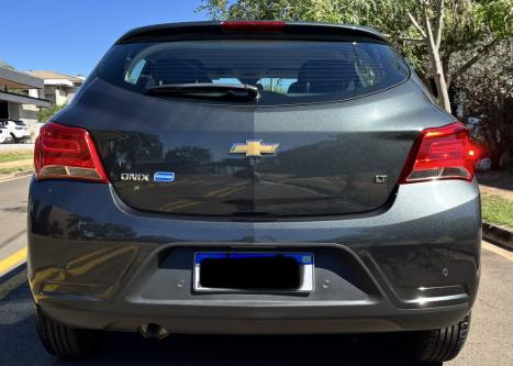 CHEVROLET Onix Hatch 1.4 4P FLEX LT AUTOM�TICO, Foto 2