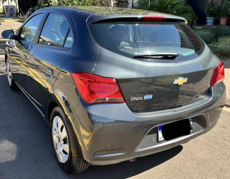 CHEVROLET Onix Hatch 1.4 4P FLEX LT AUTOM�TICO, Foto 3