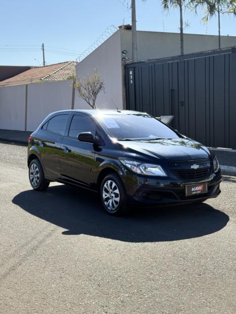 CHEVROLET Onix Hatch 1.4 4P FLEX LT, Foto 3