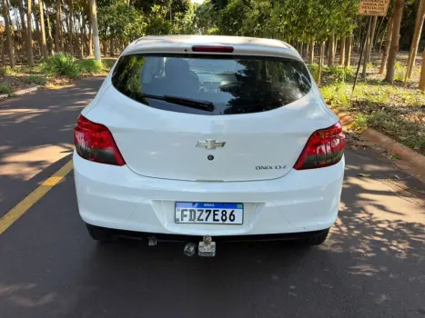 CHEVROLET Onix Hatch 1.4 4P FLEX LTZ, Foto 6