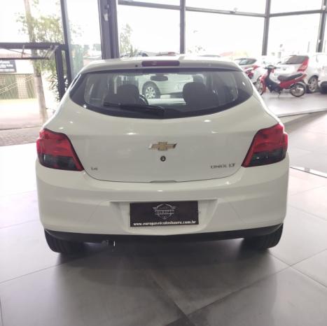 CHEVROLET Onix Hatch 1.4 4P FLEX LT, Foto 4