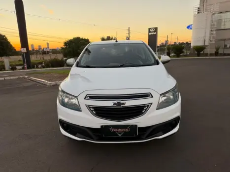 CHEVROLET Onix Hatch 1.4 4P FLEX LT, Foto 2