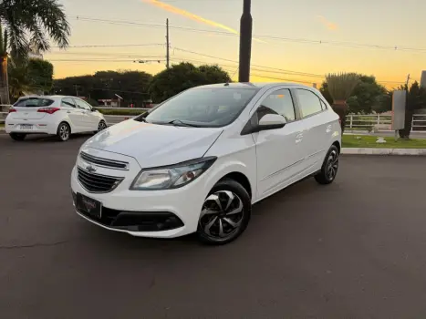 CHEVROLET Onix Hatch 1.4 4P FLEX LT, Foto 4