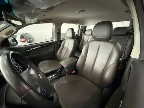 CHEVROLET S10 2.8 12V HIGH COUNTRY CABINE DUPLA 4X4 TURBO DIESEL AUTOMÁTICO, Foto 9 CHEVROLET S10 2.8 12V HIGH COUNTRY CABINE DUPLA 4X4 TURBO DIESEL AUTOMÁTICO, Foto 9