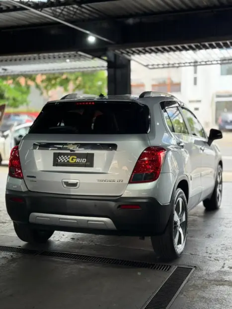 CHEVROLET Tracker 1.8 16V 4P FLEX LTZ AUTOM�TICO, Foto 4