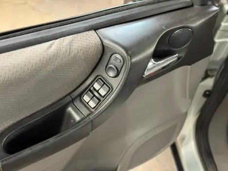 CHEVROLET Zafira 2.0 4P FLEX EXPRESSION 7 LUGARES AUTOM�TICO, Foto 18