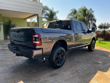 DODGE Ram 6.7 I6 24V 4P 2500 LARAMIE 4X4 TURBODIESEL  AUTOM�TICO CABINE DUPLA, Foto 2