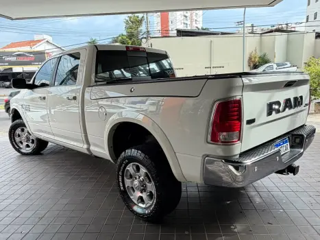 DODGE Ram 6.7 I6 24V 4P 2500 LARAMIE 4X4 TURBODIESEL  AUTOMÁTICO CABINE DUPLA, Foto 6