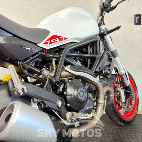 DUCATI Monster 797 , Foto 8