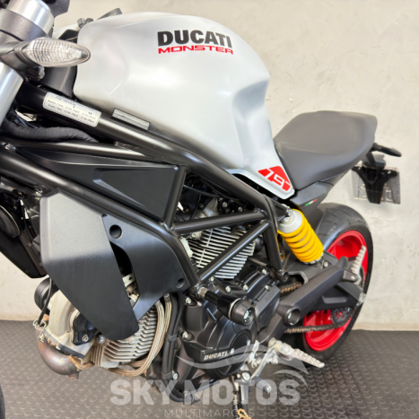 DUCATI Monster 797 , Foto 15