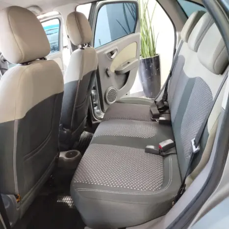 FIAT Grand Siena 1.6 16V 4P ESSENCE FLEX, Foto 8 FIAT Grand Siena 1.6 16V 4P ESSENCE FLEX, Foto 8