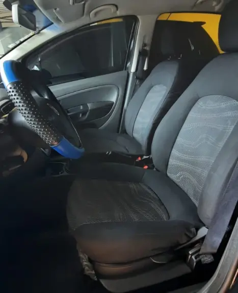 FIAT Punto 1.4 4P ATTRACTIVE FLEX, Foto 7 FIAT Punto 1.4 4P ATTRACTIVE FLEX, Foto 7