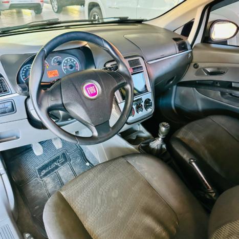 FIAT Punto 1.4 FLEX 4P, Foto 6