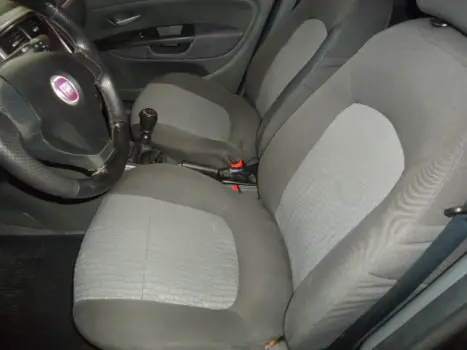FIAT Punto 1.6 16V 4P ESSENCE FLEX, Foto 3 FIAT Punto 1.6 16V 4P ESSENCE FLEX, Foto 3