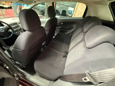 FIAT Punto 1.8 4P HLX FLEX, Foto 7 FIAT Punto 1.8 4P HLX FLEX, Foto 7