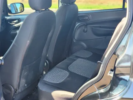 FIAT Uno 1.0 4P MILLE CELEBRATION, Foto 2