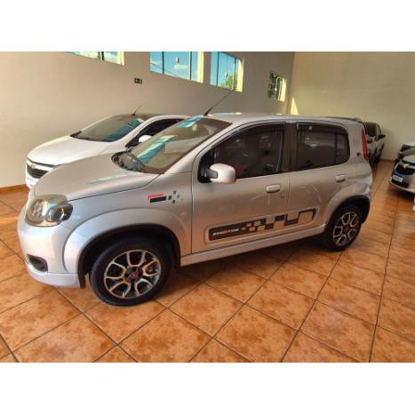 FIAT Uno 1.4 4P FLEX SPORTING, Foto 4