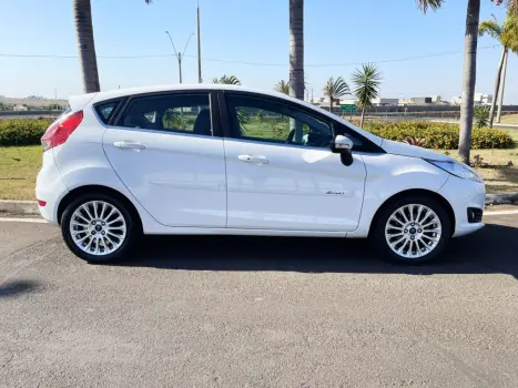 FORD Fiesta Hatch 1.6 16V 4P TITANIUM FLEX, Foto 6 FORD Fiesta Hatch 1.6 16V 4P TITANIUM FLEX, Foto 6