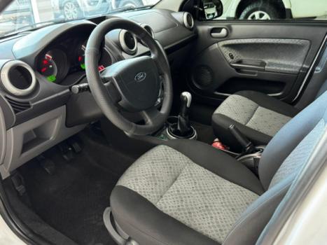 FORD Fiesta Hatch 1.6, Foto 9