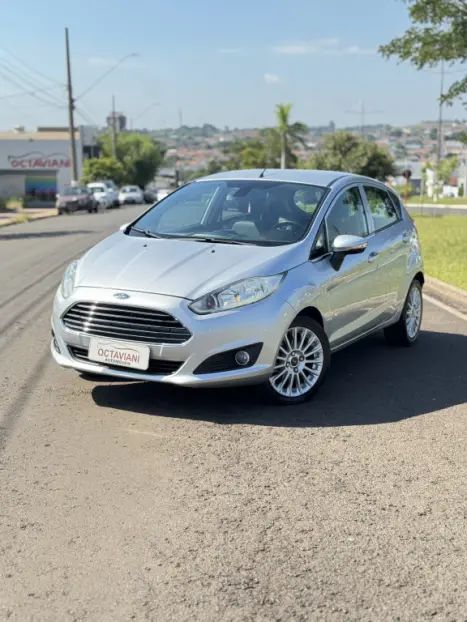 FORD Fiesta Hatch 1.6 4P FLEX TITANIUM POWERSHIFT AUTOM�TICO, Foto 1
