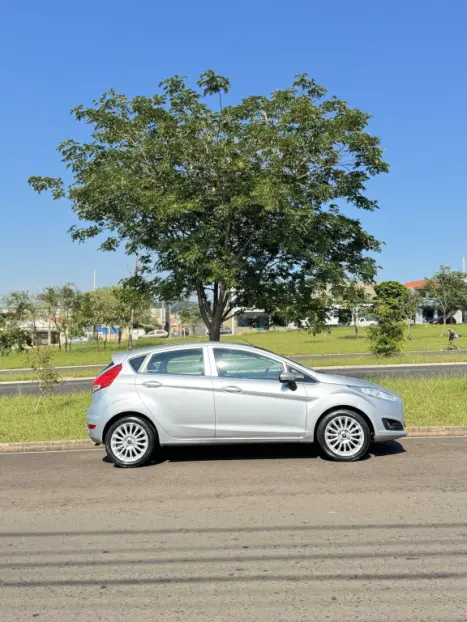 FORD Fiesta Hatch 1.6 4P FLEX TITANIUM POWERSHIFT AUTOM�TICO, Foto 5