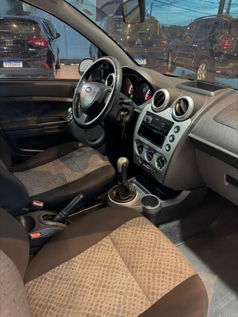 FORD Fiesta Hatch 1.6, Foto 11