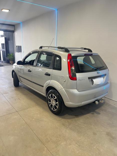 FORD Fiesta Hatch 1.6 4P, Foto 2