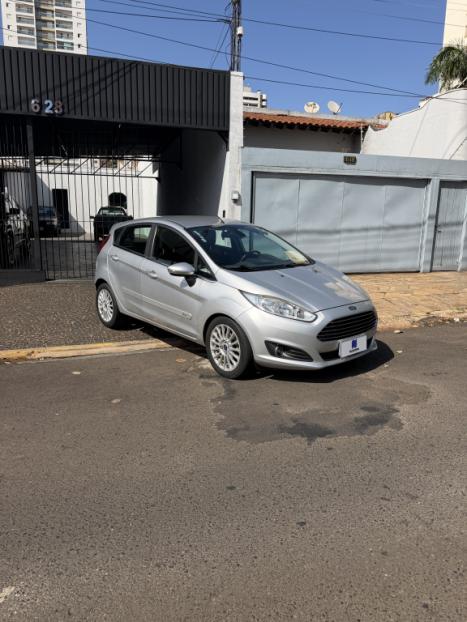 FORD Fiesta Hatch 1.6 4P FLEX TITANIUM POWERSHIFT AUTOM�TICO, Foto 3