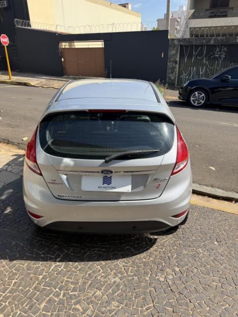 FORD Fiesta Hatch 1.6 4P FLEX TITANIUM POWERSHIFT AUTOM�TICO, Foto 4