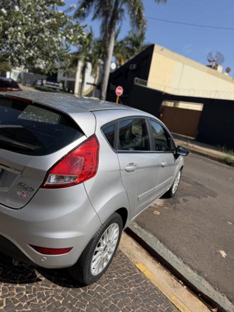 FORD Fiesta Hatch 1.6 4P FLEX TITANIUM POWERSHIFT AUTOM�TICO, Foto 11